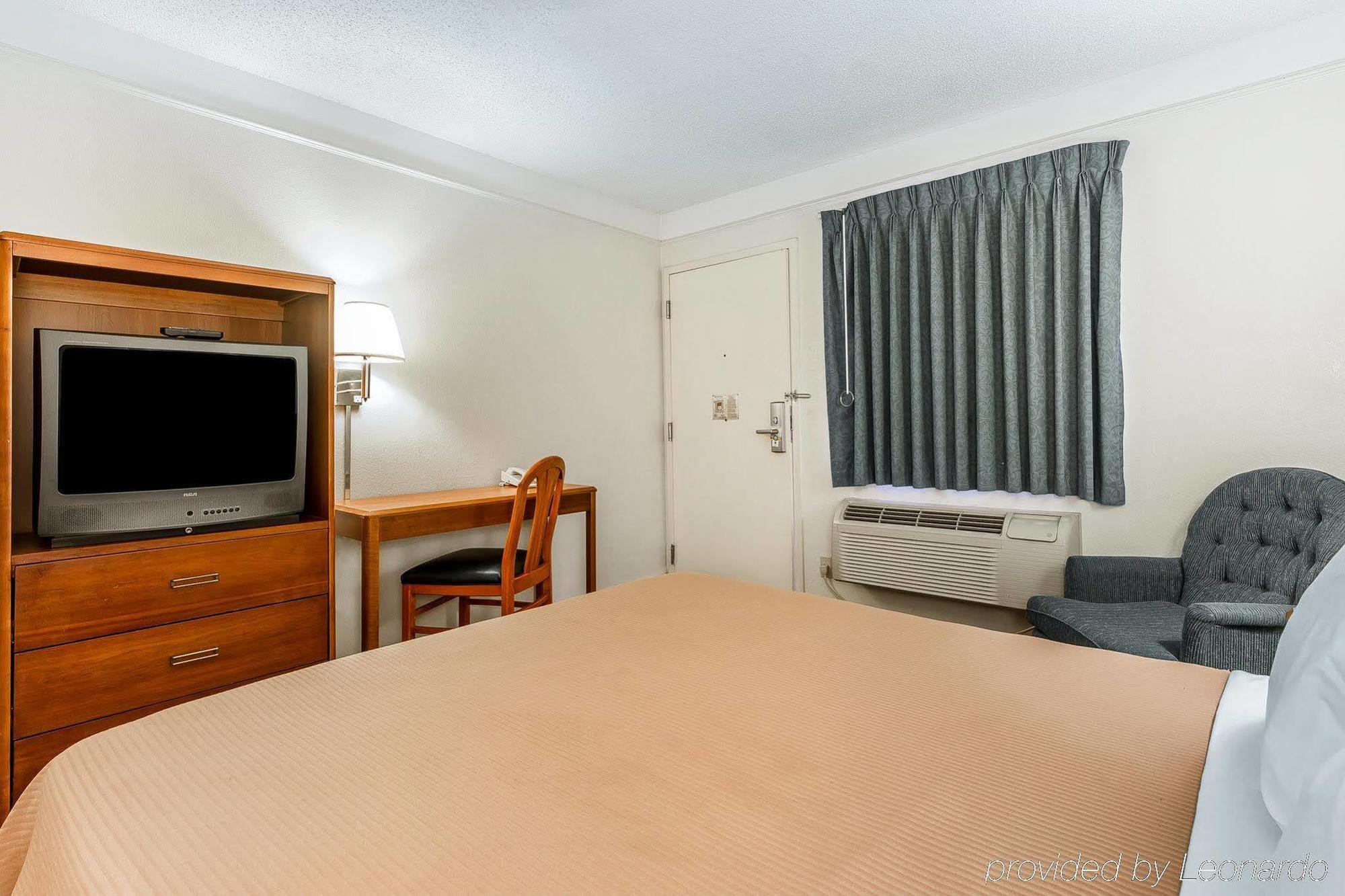 Quality Inn סטוקטון מראה חיצוני תמונה