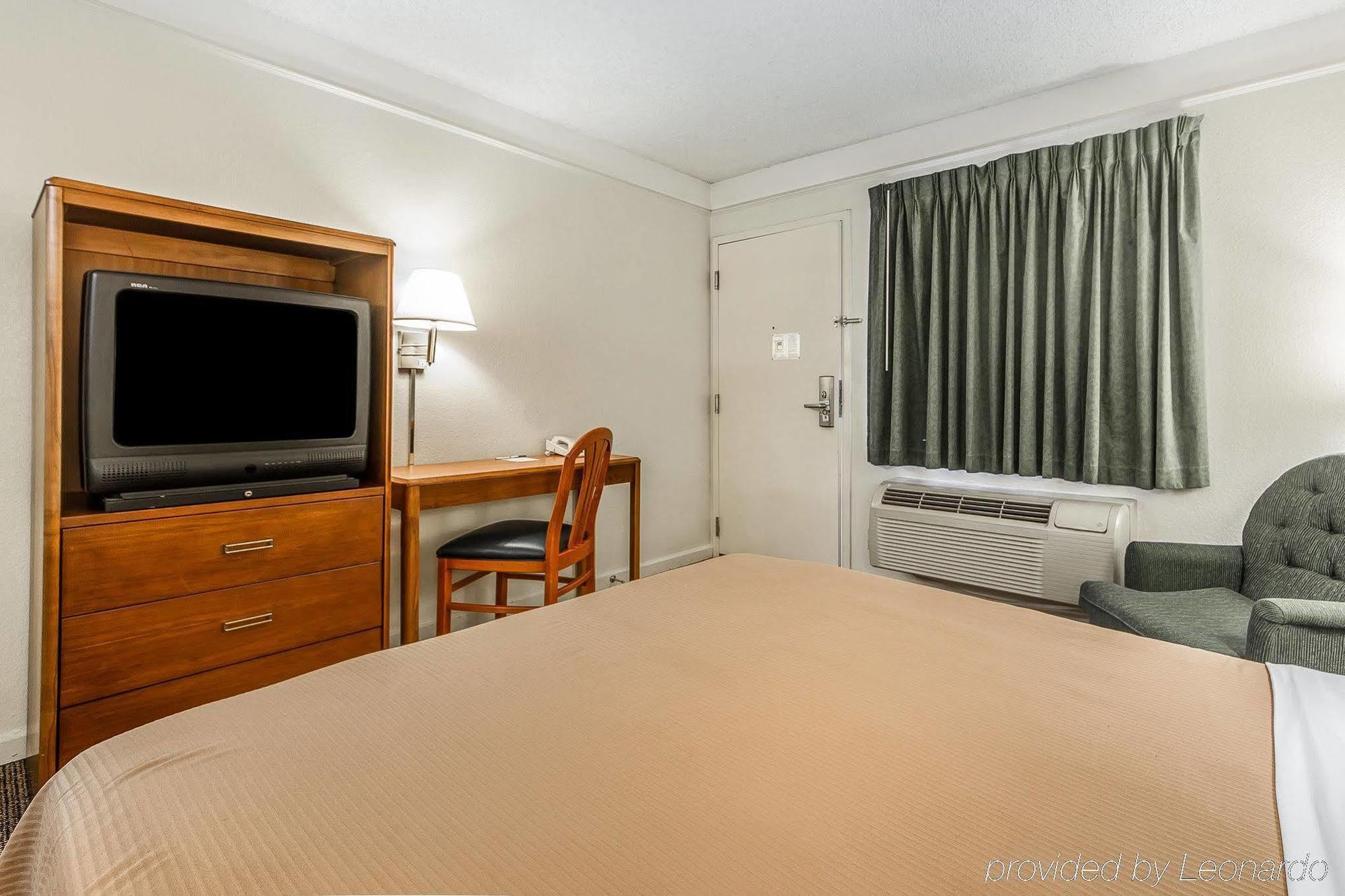 Quality Inn סטוקטון מראה חיצוני תמונה